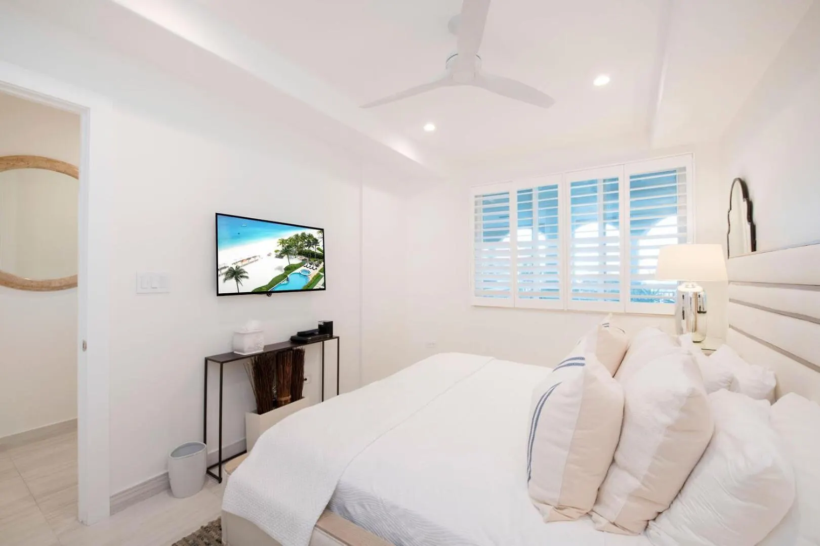 Beachcomber 08 George Town Apartment