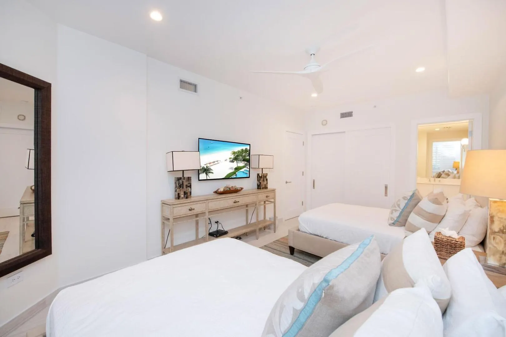 Apartment Beachcomber 08 George Town Cayman Islands